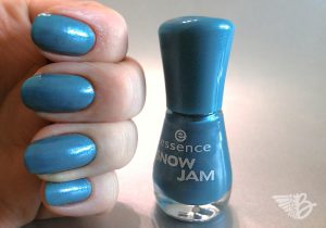 essence SnowJam Nagellack 03 – Life is a Freeride