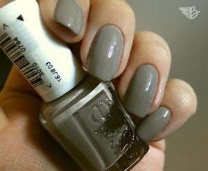 Der Lack ist ab! ESSIE Miss Fancy Pants kommt (Nr. 809)