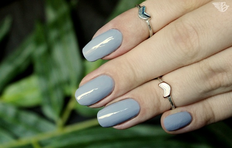 catrice-iconails-16cloudnine-lackiert-swatch